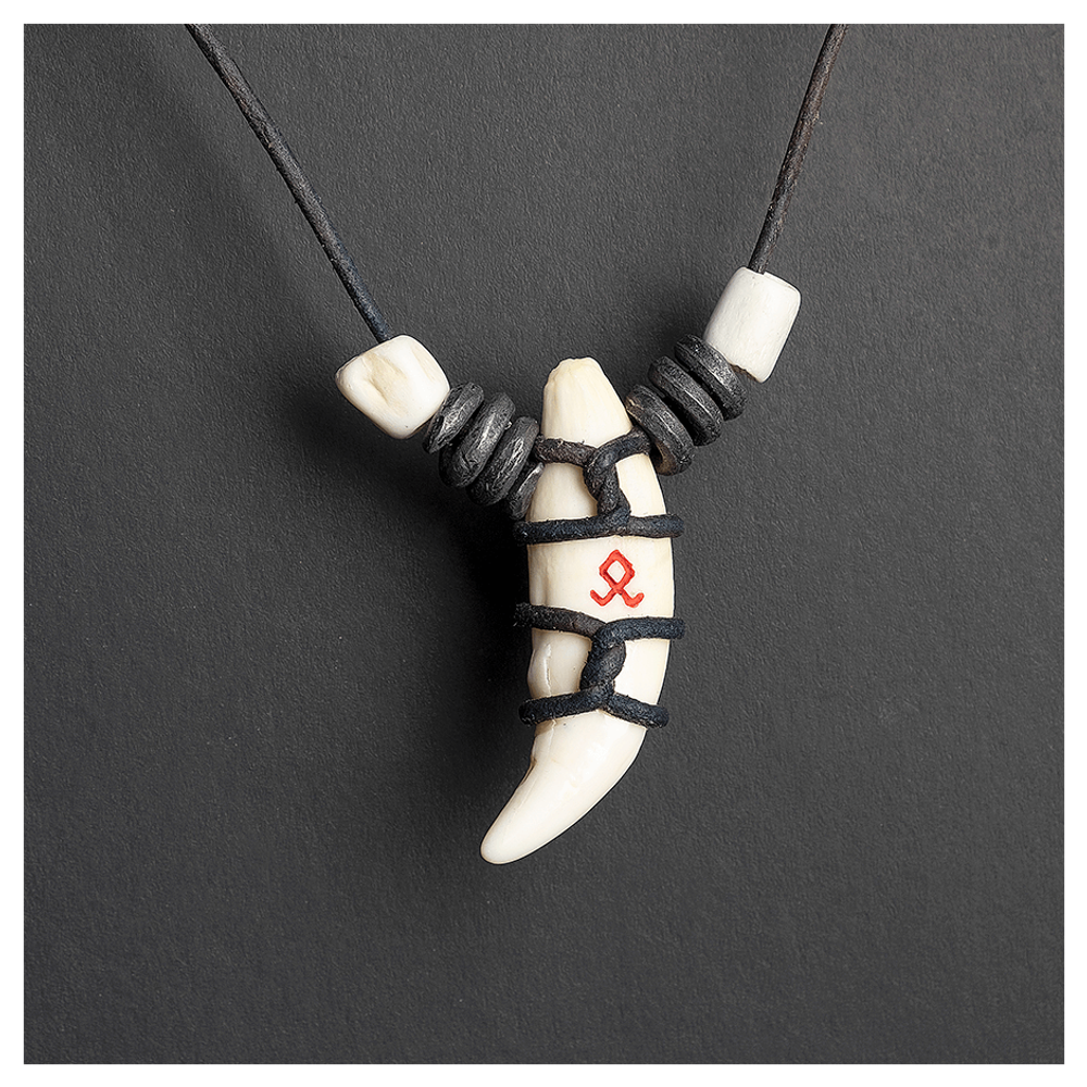 Амулет «Клык вожака»