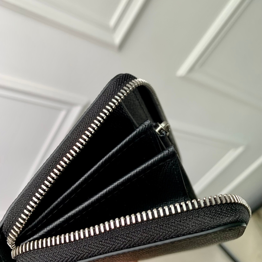 Louis Vuitton Zippy Wallet