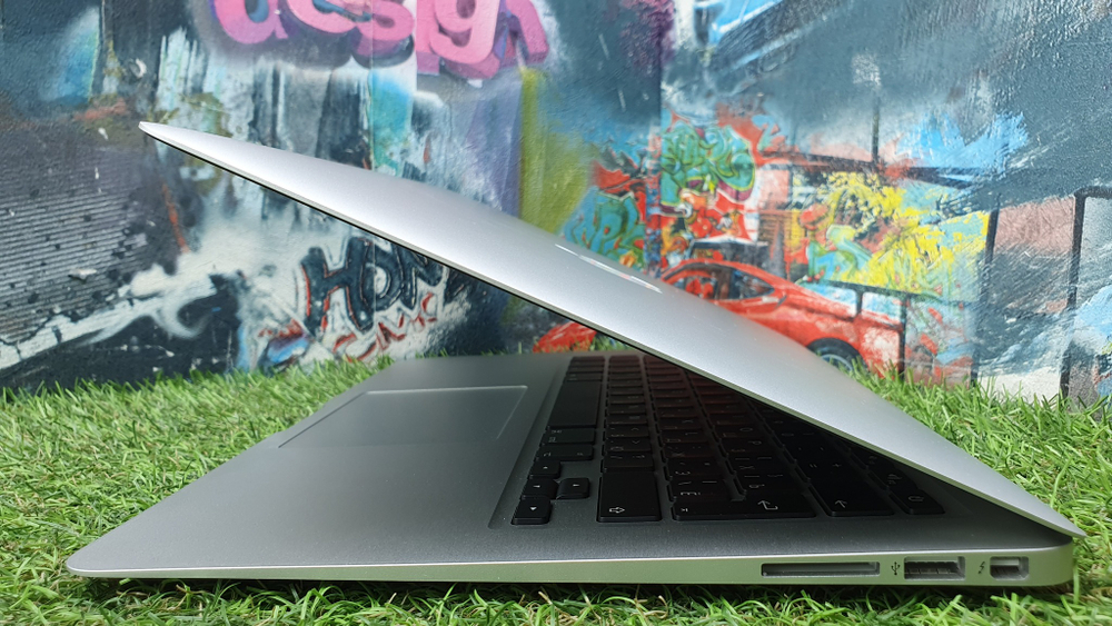 Apple MacBook Air 13 (2017) i5/8 Gb/15 циклов