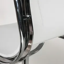 Офисное кресло Eames EA 108 белое