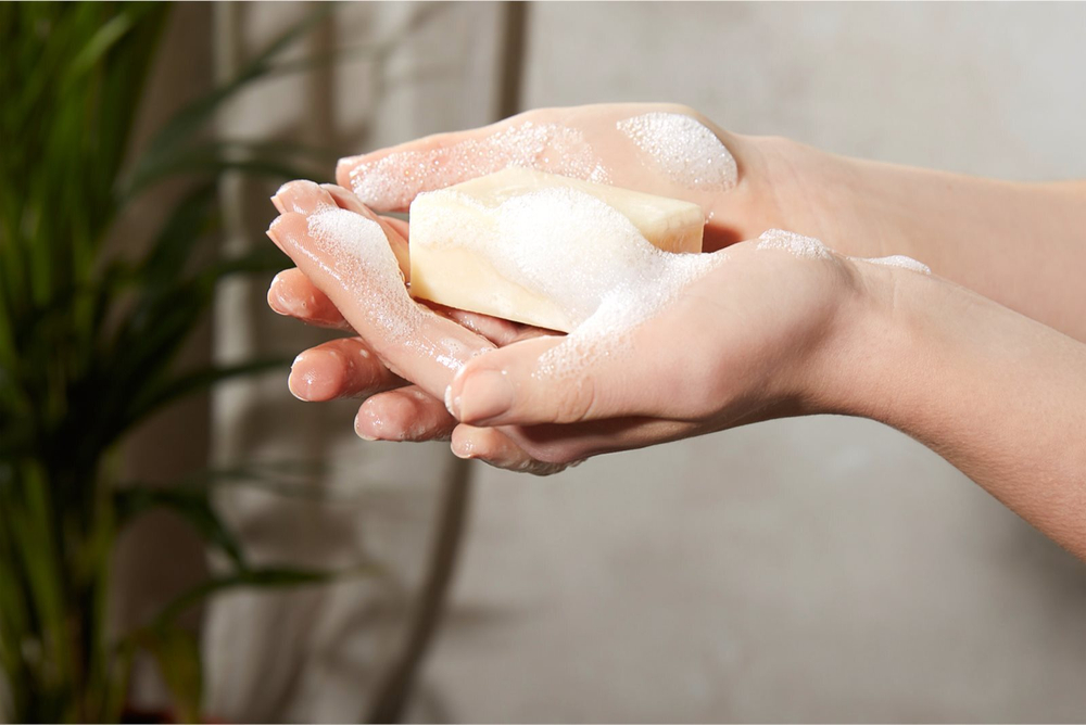 Christophe Robin Hydrating Shampoo Bar with Aloe Vera - шампунь для сухих и чувствительных волос /   100  g  / GTIN 5056379590623