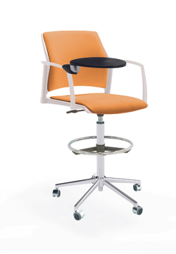 Кресло Rewind каркас хром, пластик белый, база стальная хромированная, с закрытыми подлокотниками и пюпитром, сиденье и спинка оранжевые