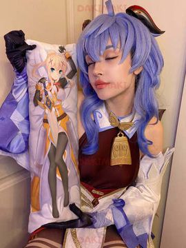 Мини дакимакура Лалатина Дастинесс Форд из Этот замечательный мир арт. M0158, 60х20 см