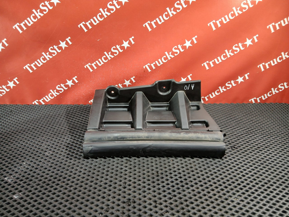 Шумоизоляция двигателя правая