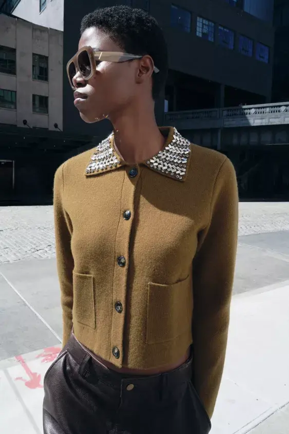 ZARA КАРДИГАН ИЗ 100% ШЕРСТИ С ДЕКОРАТИВНЫМИ ДЕТАЛЯМИ НА ЛАЦКАНАХ, ТЕМНЫЙ ХАКИ