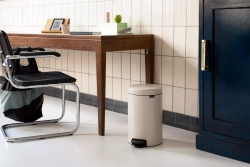 Brabantia - NewIcon Контейнер для мусора 5л для миндаля / артикул   112423  / GTIN 8710755112423