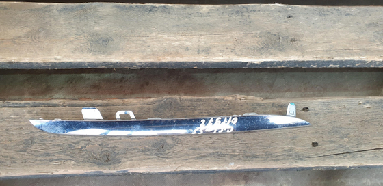 Молдинг решетки радиатора Mercedes C (W205) 14-18 Б/У Оригинал A2058880073