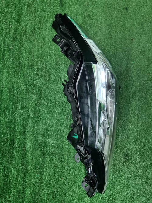 Фара левая Toyota Camry XV70 (2017-2021) LED