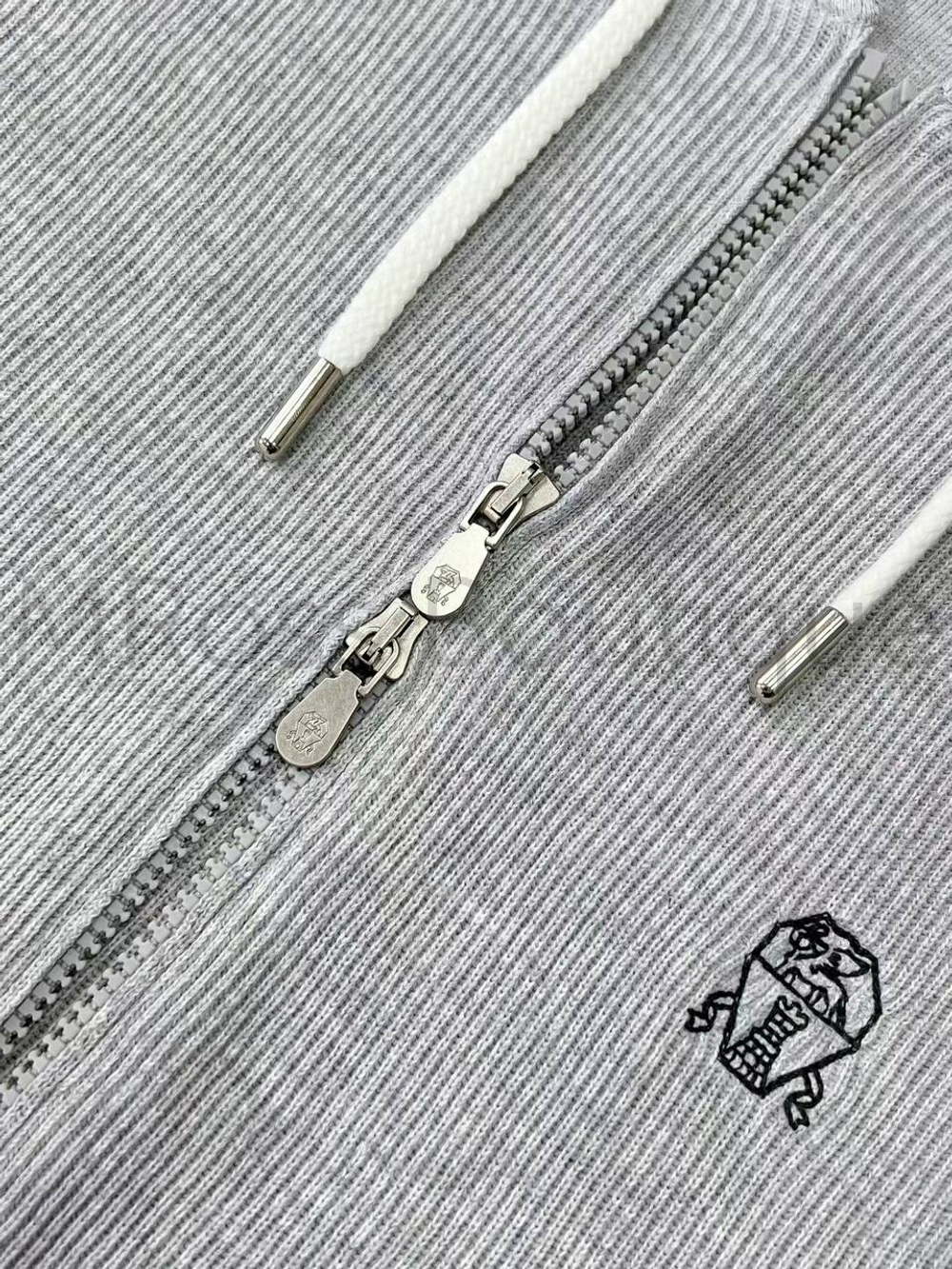 Мужской светло-серый спортивный костюм Brunello Cucinelli