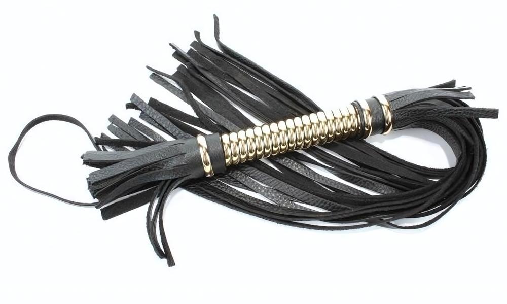 Чёрная плетка из натуральной кожи с золотистой отделкой рукояти - 60 см. (Цвет: черный с золотистым)