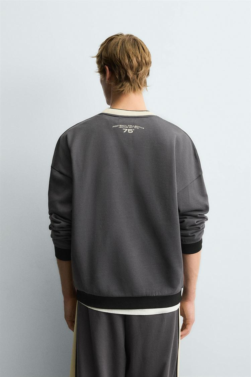 ZARA ТОЛСТОВКА С ЦВЕТНЫМИ БЛОКАМИ И ПРИНТОМ, АНТРАЦИТОВО-СРЫЙ