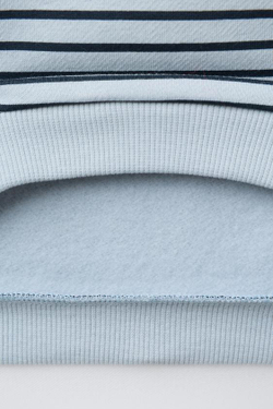 ZARA КОМПЛЕКТ ИЗ ТОЛСТОВКИ И БРЮК-ДЖОГГЕРОВ В ПОЛОСКУ, ВЫЦВЕТШИЙ СИНИЙ