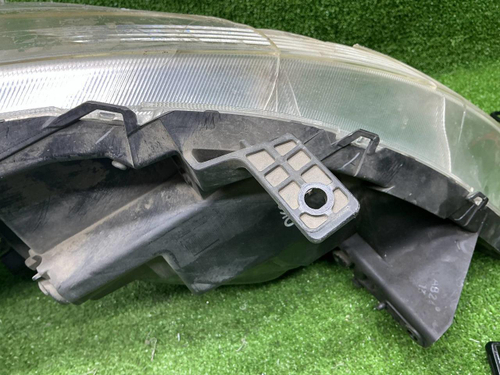 Битая Фара левая Suzuki Swift 4 (10-13) галоген