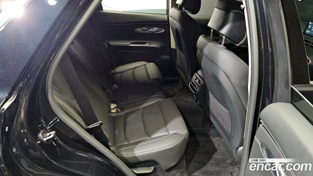 Genesis GV70 2.5T Бензин 2WD (07.2023)