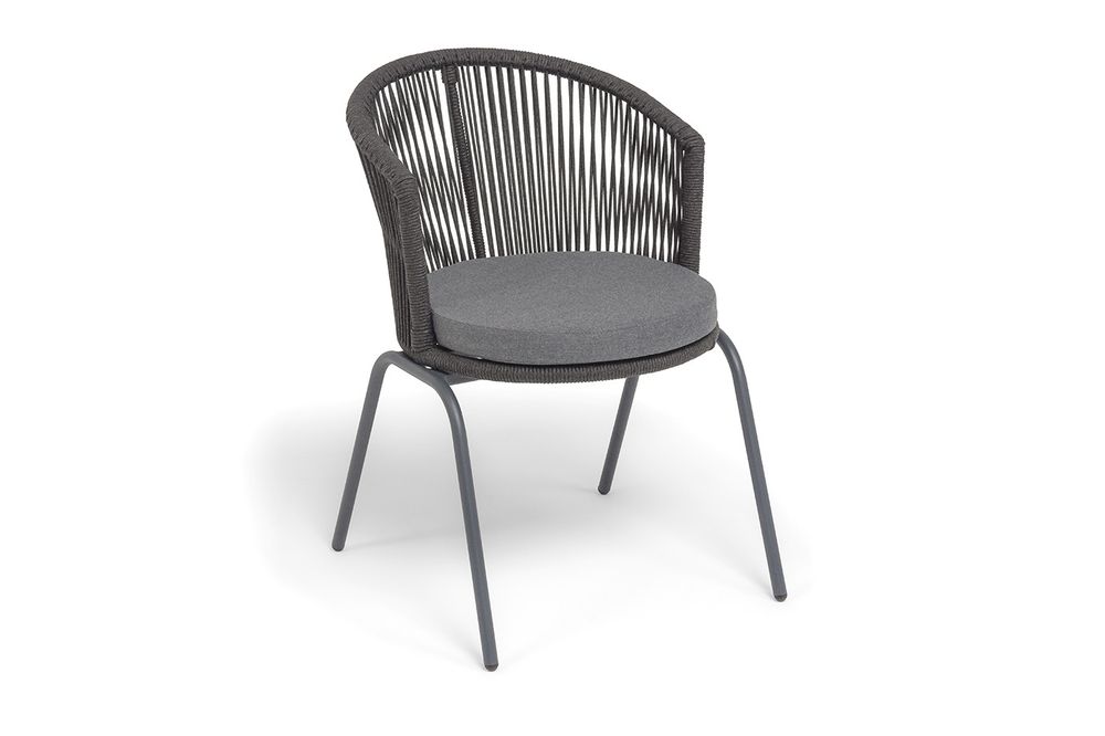 "Люксембург" стул плетеный из роупа, каркас из стали темно-серый (RAL7024) муар, роуп темно-серый круглый, ткань темно-серая 027