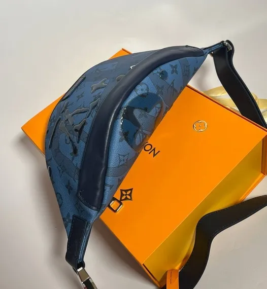 Поясная сумка Louis Vuitton Discovery PM канва Monogram Aquagarden