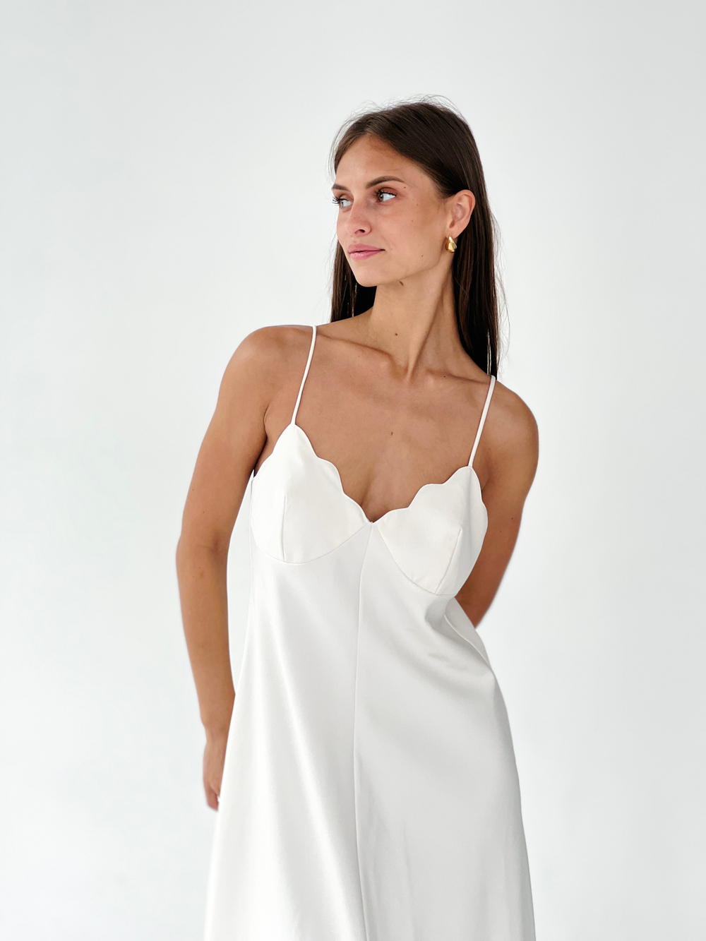 Платье на брителях