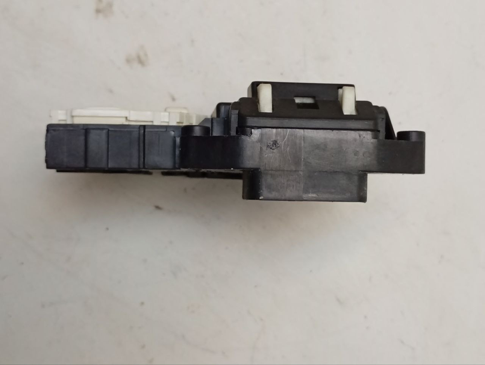 F12U2HCS2 кт15 Устройство блокировки люка (замок) стиральной машины LG EBF61315801 б/у