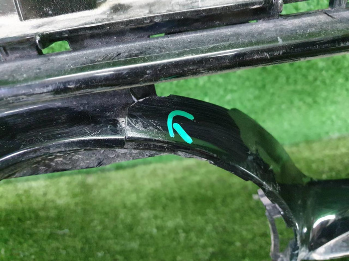 Накладка решетки радиатора Mercedes E W213 (20-23)