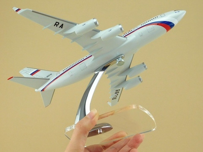 Модель самолета Ил-96-300ПУ (М1:200, СЛО Россия RA-96016)