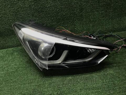 Битая Фара правая Hyundai Santa Fe 3 15-18 ксенон