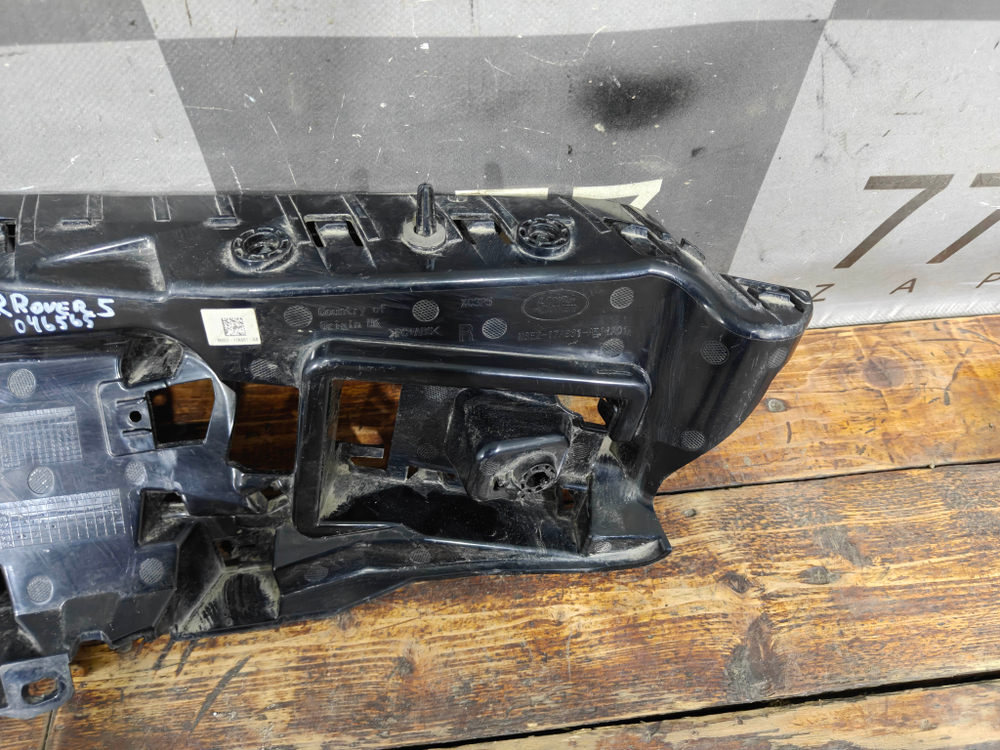 Кронштейн заднего бампера правый Land Rover Range Rover 5 (L460) 21-нв Б/У Оригинал LR151053