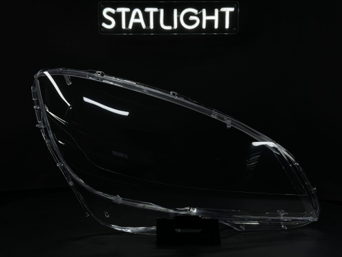 Правое стекло фары Mercedes W204 C200 2007-2011