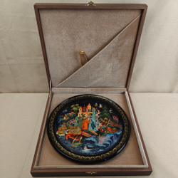 Коллекционная тарелка "Сказка о царе Салтане" с росписью (лаковая миниатюра Палех)
