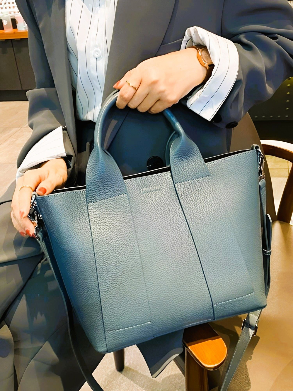 женская сумка на плечо из натуральной кожи