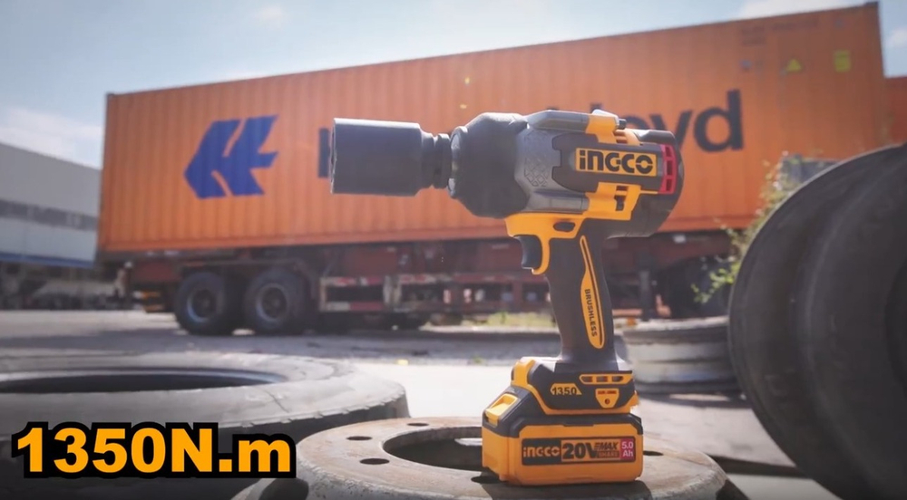 Аккумуляторный бесщеточный ударный гайковерт INGCO CIWLI20135 INDUSTRIAL 20 В 1/2" 1350 Нм / 1900 Нм