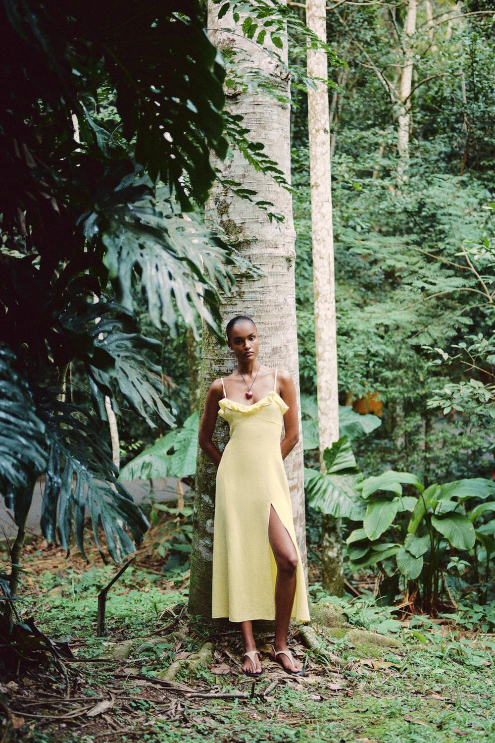 ZARA ПЛАТЬЕ МИДИ С ВОЛАНОМ ИЗ РАМИ, ЖЕЛТЫЙ