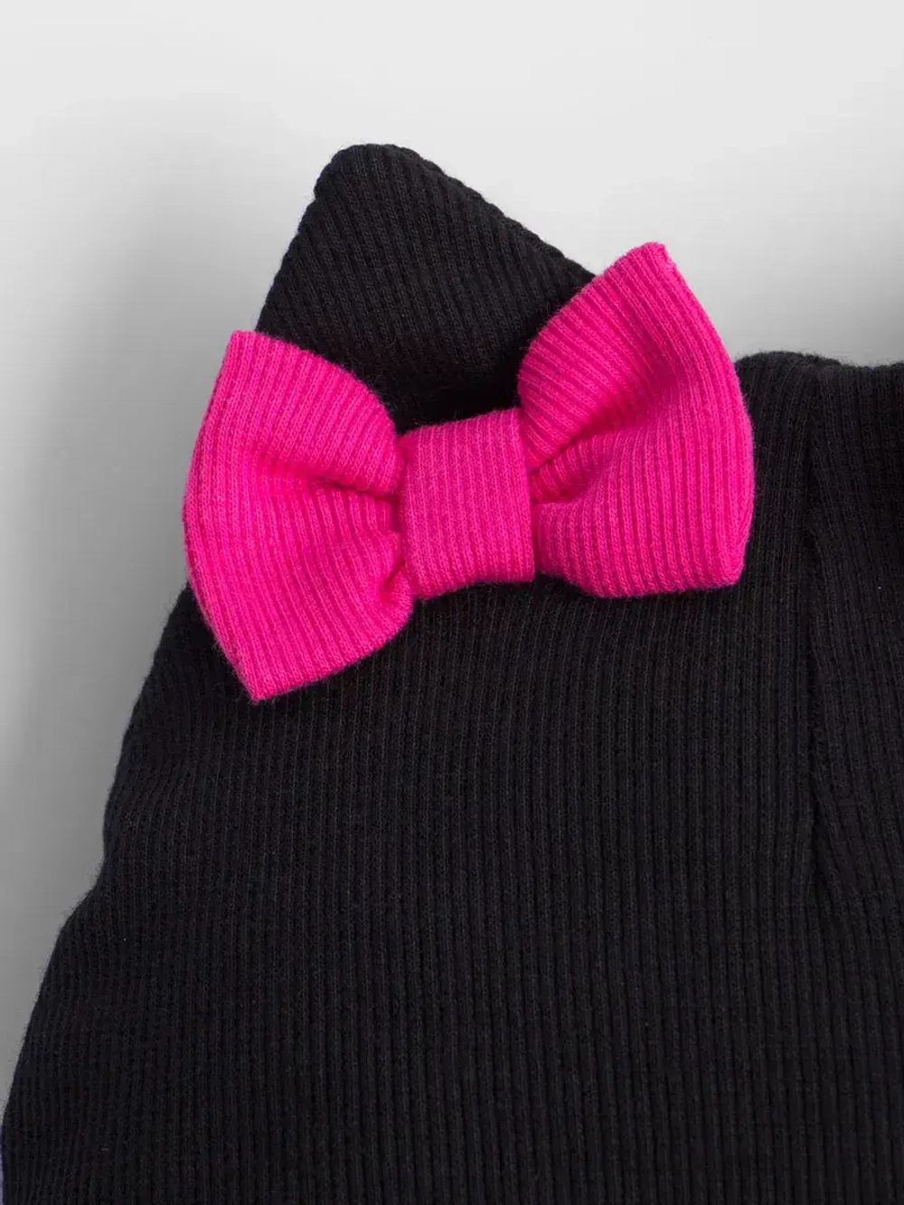 Осенняя шапка для девочки с ушками и снуд