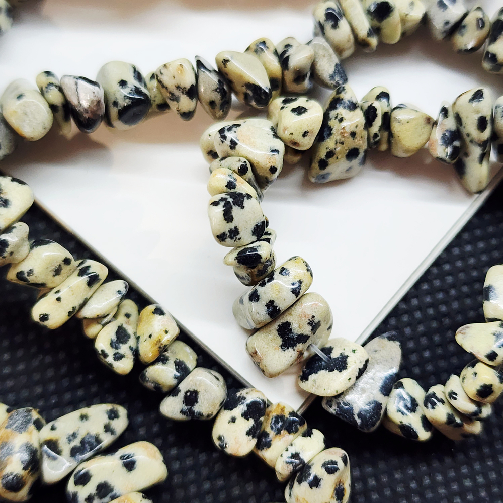 Порфир (яшма далматиновая), бусины крошка 5-12мм