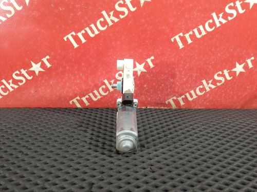 Моторчик стеклоподъемника правый 2018г.