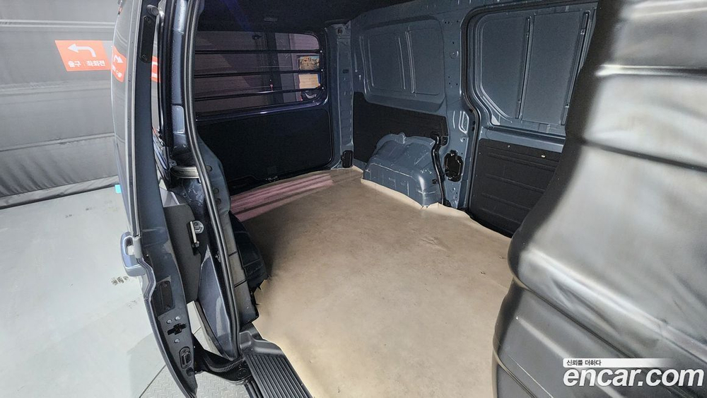 Hyundai Staria Cargo 3-х местный (06.2021)