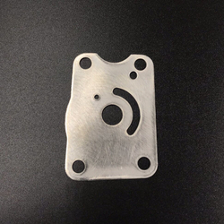 Пластина помпы охлаждения Suzuki DF4-6, DF4-6(A) (Suzuki)