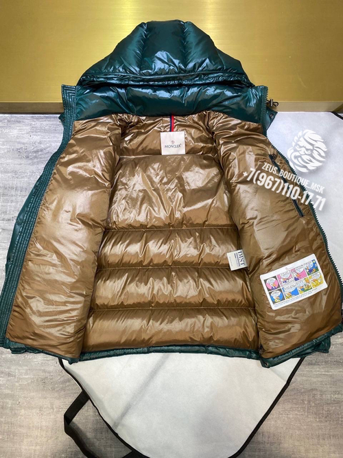 Пуховик Moncler