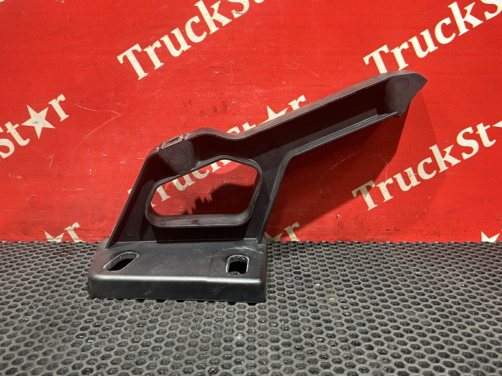 Кронштейн солнцезащитного козырька правый