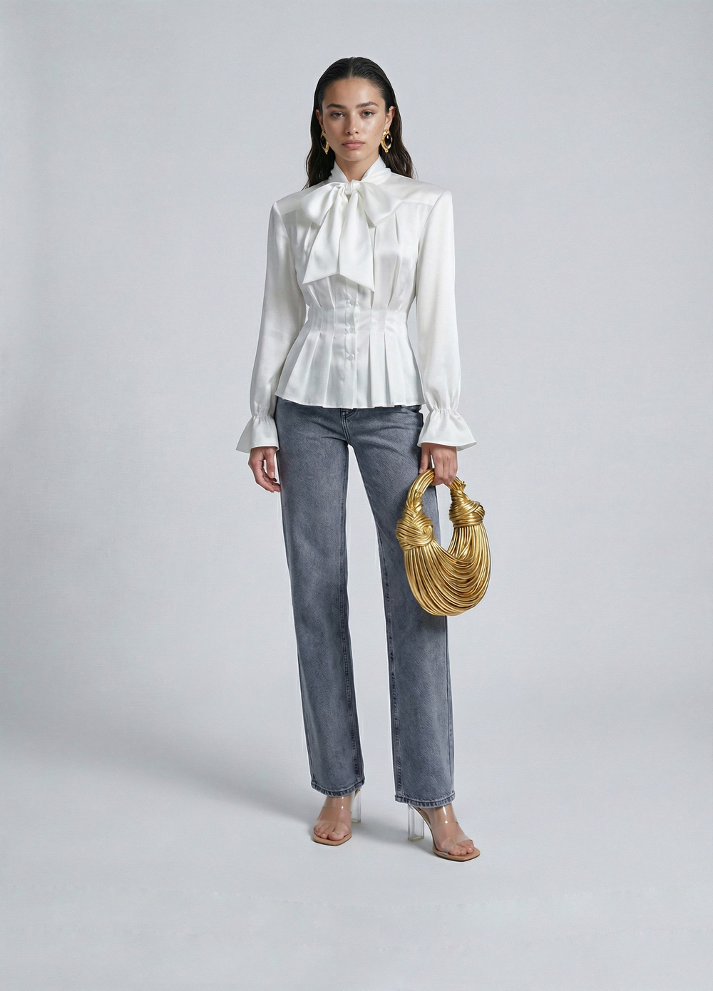 Блуза с бантом приталенная