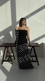 Асимметричный корсет и юбка в горох