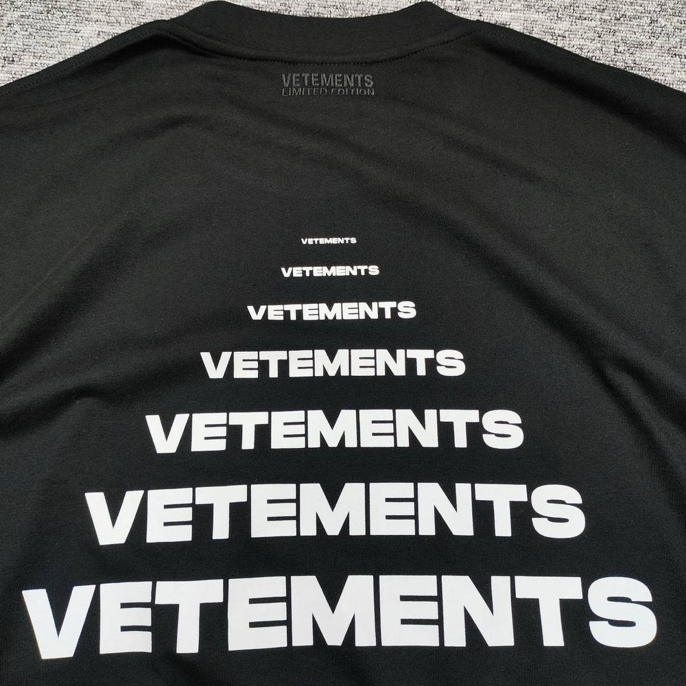 Футболка Vetements