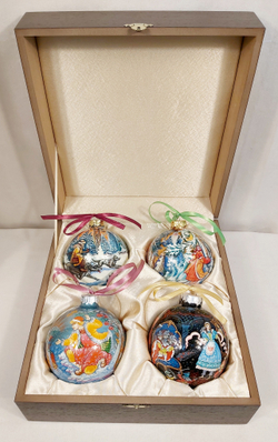 Сувенирный набор из 4-х новогодних шаров с ручной росписью