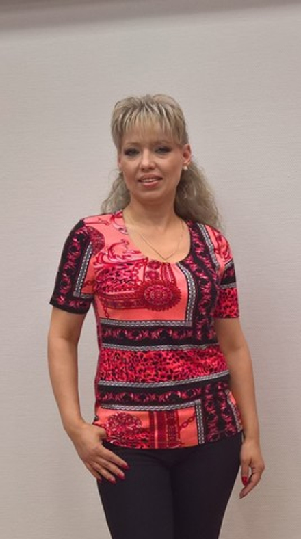 Нарядная трикотажная блуза