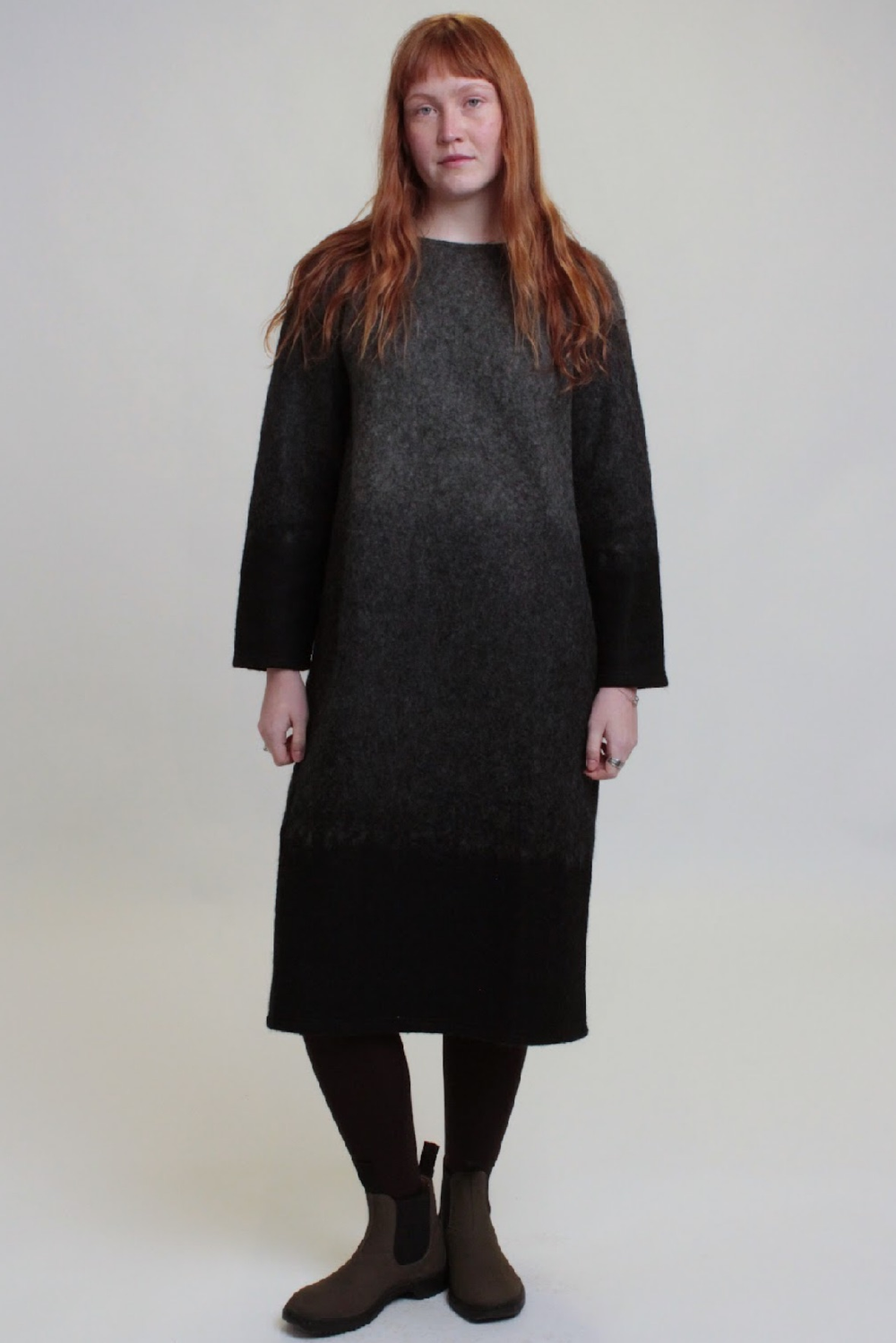 Платье прямого кроя из серой шерсти