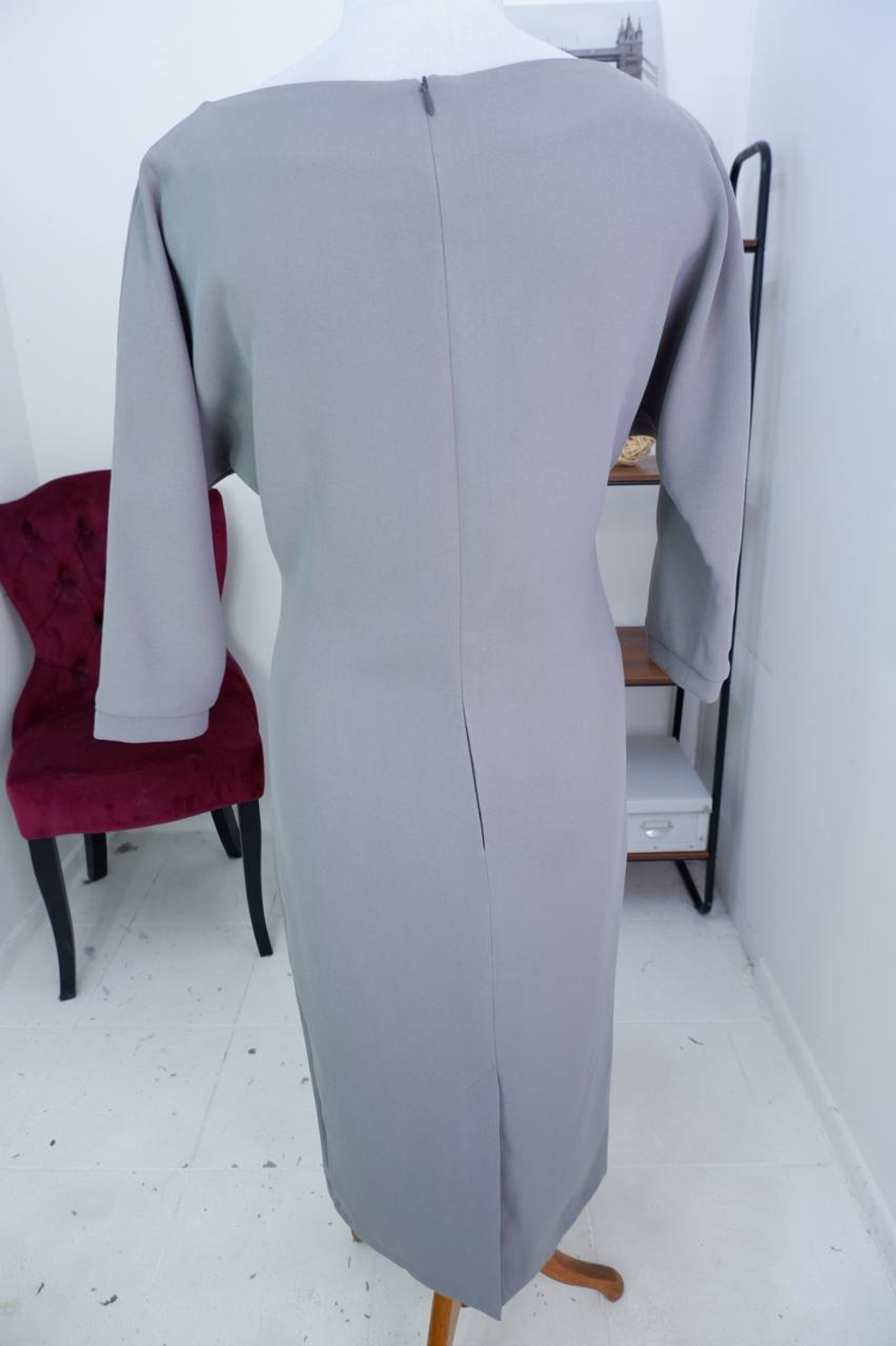 Платье сдержанное, с рукавом летучая мышь 46 размер