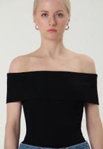 Топ с открытыми плечами