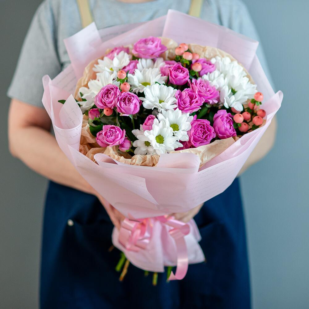 Букет с кустовой розой и хризантемой__1