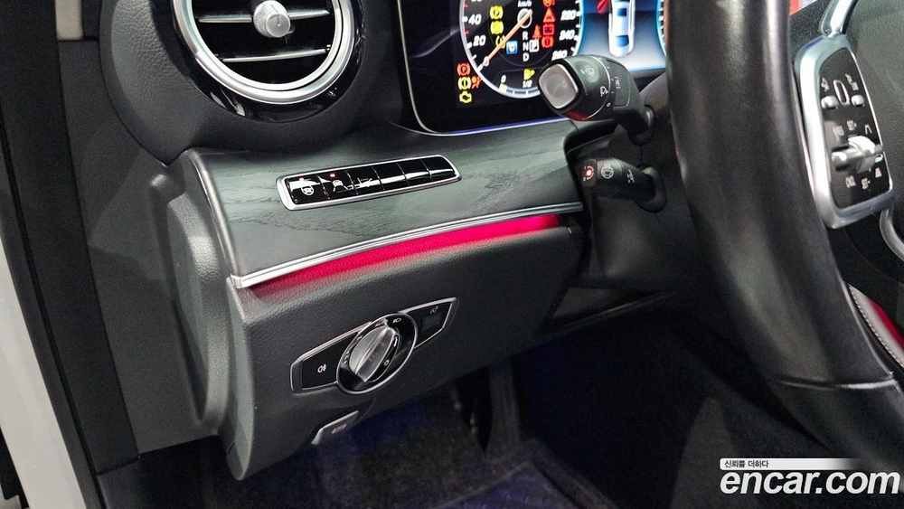 Mercedes-Benz E-Class W213 E300 Avangarde (06.2020)