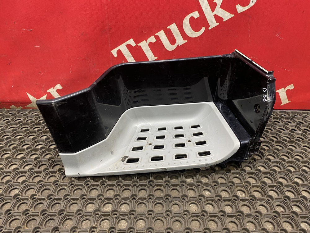 Корпус подножки правый 2019г.