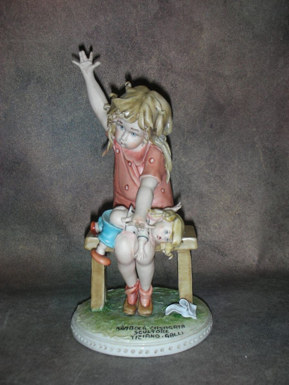 Статуэтка. Фарфор. Наказание. Capodimonte. Италия